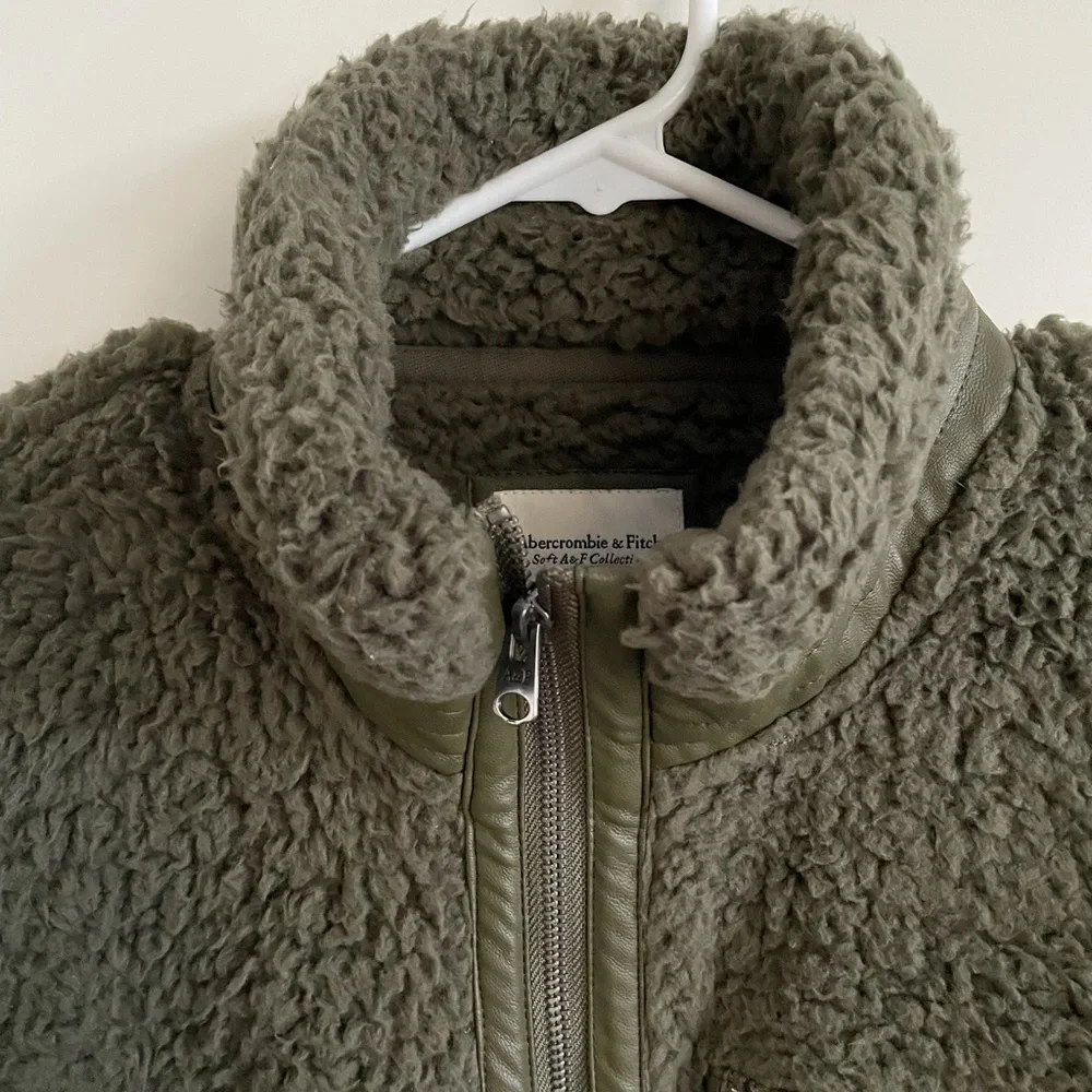 Abercrombie & Fitch Sherpa - Picture 3 of 6